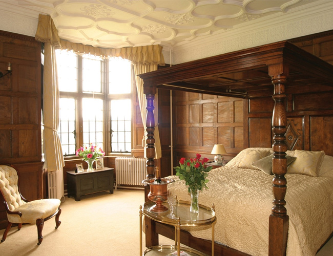 Four Poster Bedroom Decorating